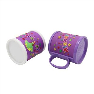 Slatka crtana šalica za kavu